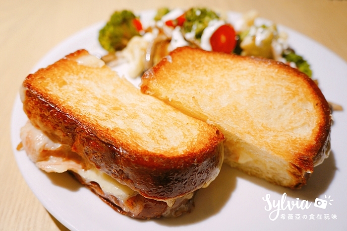 【台北東區】樂福REVEL Eatery & Juice Bar，城市巷弄裡的清新小綠地餐廳～