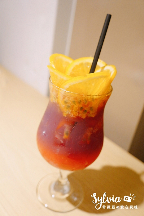 【台北東區】樂福REVEL Eatery & Juice Bar，城市巷弄裡的清新小綠地餐廳～