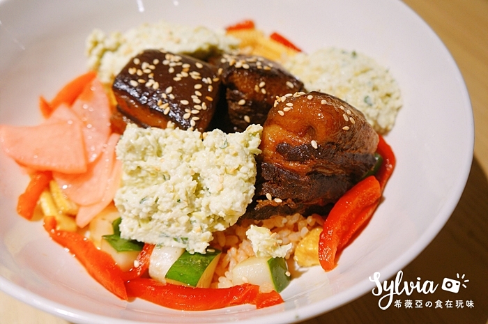 【台北東區】樂福REVEL Eatery & Juice Bar，城市巷弄裡的清新小綠地餐廳～