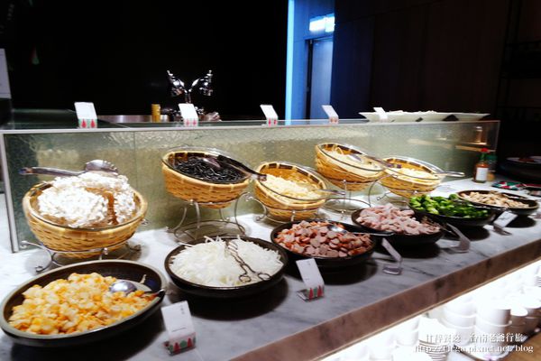 【台南東區│Buffet】老爺行旅。甘粹餐廳│義式半自助式午晚餐、Buffet表現比主餐好│評價待觀察...