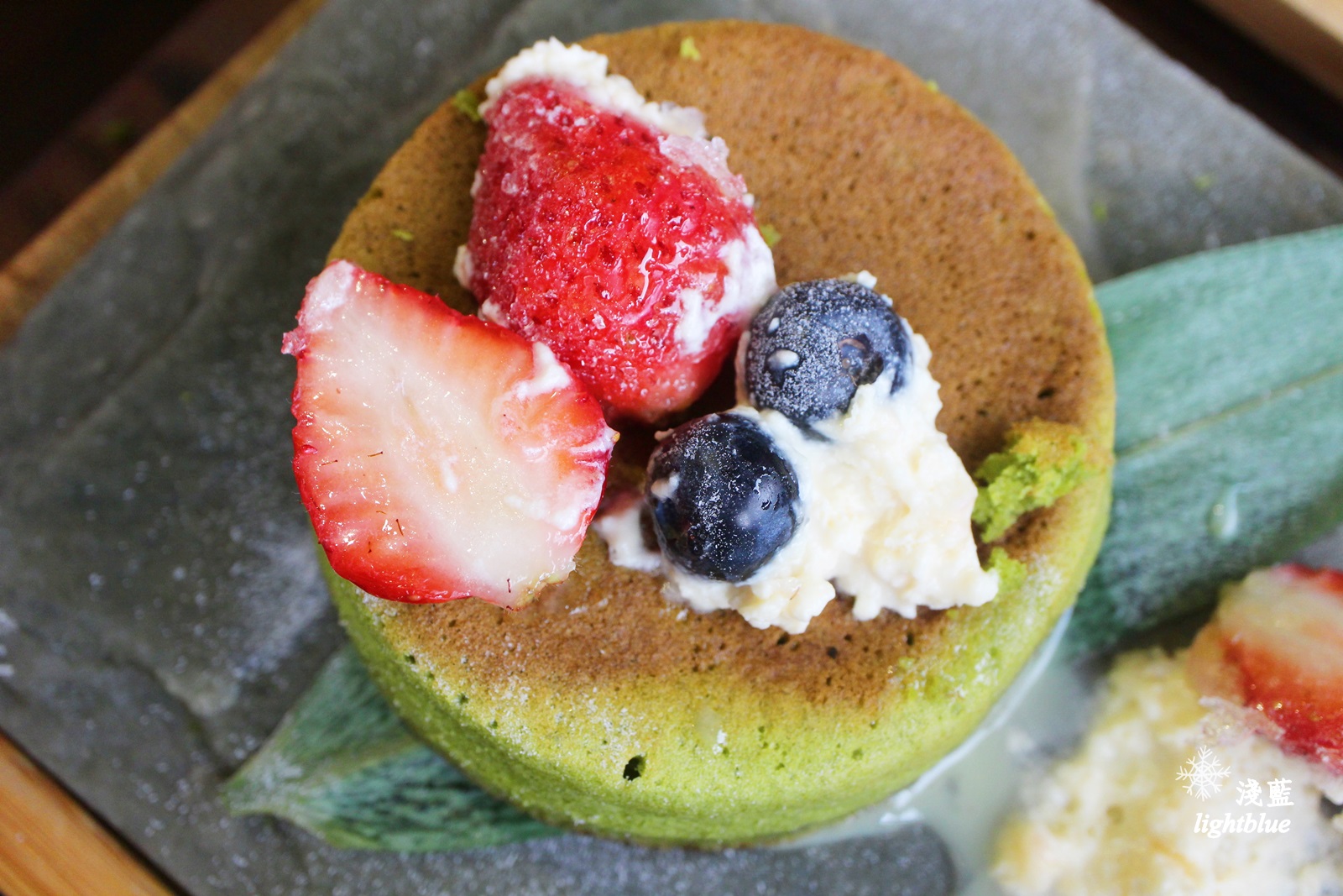 台中美食：淺藍 × 三星丸～草莓季限定必吃草莓御判燒、山城花魁、山城盛宴，滿滿的抹茶加草莓大平台!