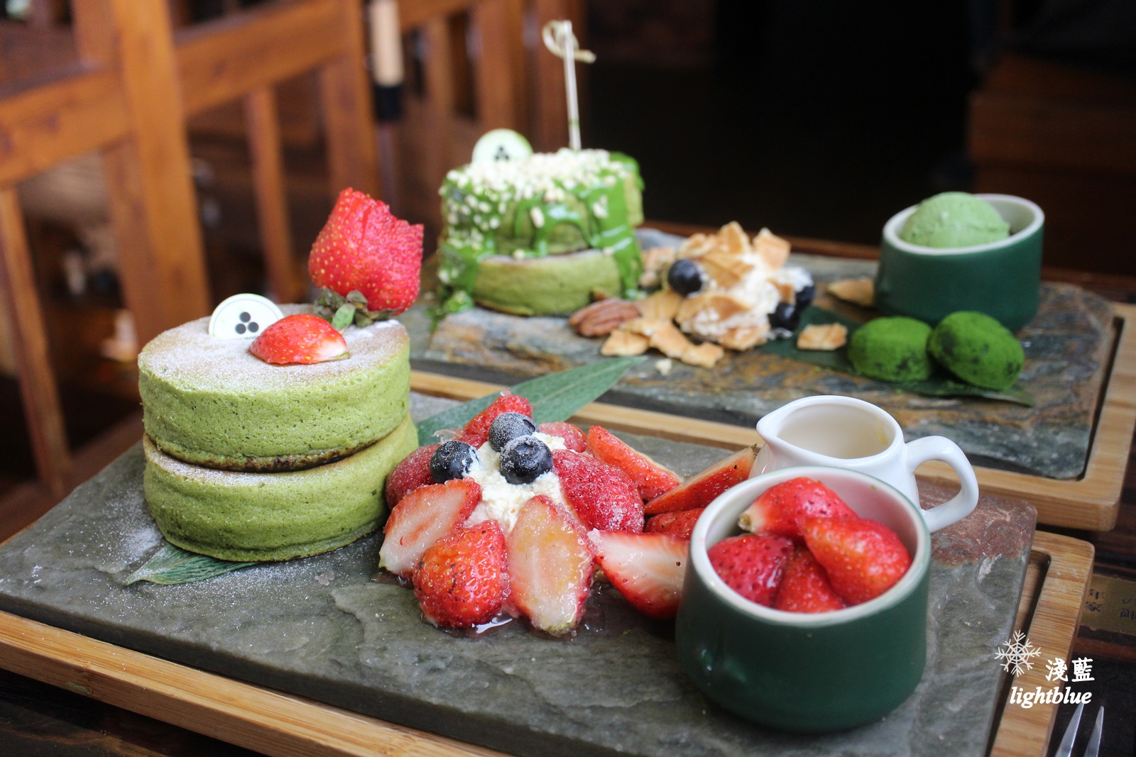台中美食：淺藍 × 三星丸～草莓季限定必吃草莓御判燒、山城花魁、山城盛宴，滿滿的抹茶加草莓大平台!