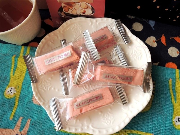 糖村蛋糕(台北敦南):糖村 法式牛軋糖 花舞春饗綜合禮盒 奶香濃郁杏仁果大顆+草莓牛軋糖粉嫩好看又好吃 過年禮盒首選~ 糖村蛋糕(台北敦南):糖村 法式牛軋糖 花舞春饗綜合禮盒 奶香濃郁杏仁果大顆+草莓牛軋糖粉嫩好看又好吃 過年禮盒首選~