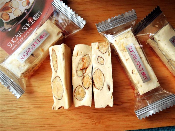 糖村蛋糕(台北敦南):糖村 法式牛軋糖 花舞春饗綜合禮盒 奶香濃郁杏仁果大顆+草莓牛軋糖粉嫩好看又好吃 過年禮盒首選~ 糖村蛋糕(台北敦南):糖村 法式牛軋糖 花舞春饗綜合禮盒 奶香濃郁杏仁果大顆+草莓牛軋糖粉嫩好看又好吃 過年禮盒首選~