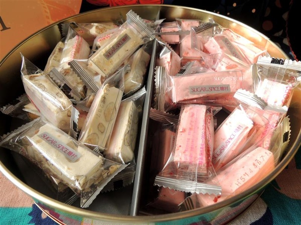 糖村蛋糕(台北敦南):糖村 法式牛軋糖 花舞春饗綜合禮盒 奶香濃郁杏仁果大顆+草莓牛軋糖粉嫩好看又好吃 過年禮盒首選~ 糖村蛋糕(台北敦南):糖村 法式牛軋糖 花舞春饗綜合禮盒 奶香濃郁杏仁果大顆+草莓牛軋糖粉嫩好看又好吃 過年禮盒首選~