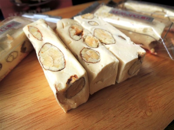 糖村蛋糕(台北敦南):糖村 法式牛軋糖 花舞春饗綜合禮盒 奶香濃郁杏仁果大顆+草莓牛軋糖粉嫩好看又好吃 過年禮盒首選~ 糖村蛋糕(台北敦南):糖村 法式牛軋糖 花舞春饗綜合禮盒 奶香濃郁杏仁果大顆+草莓牛軋糖粉嫩好看又好吃 過年禮盒首選~