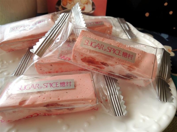 糖村蛋糕(台北敦南):糖村 法式牛軋糖 花舞春饗綜合禮盒 奶香濃郁杏仁果大顆+草莓牛軋糖粉嫩好看又好吃 過年禮盒首選~ 糖村蛋糕(台北敦南):糖村 法式牛軋糖 花舞春饗綜合禮盒 奶香濃郁杏仁果大顆+草莓牛軋糖粉嫩好看又好吃 過年禮盒首選~