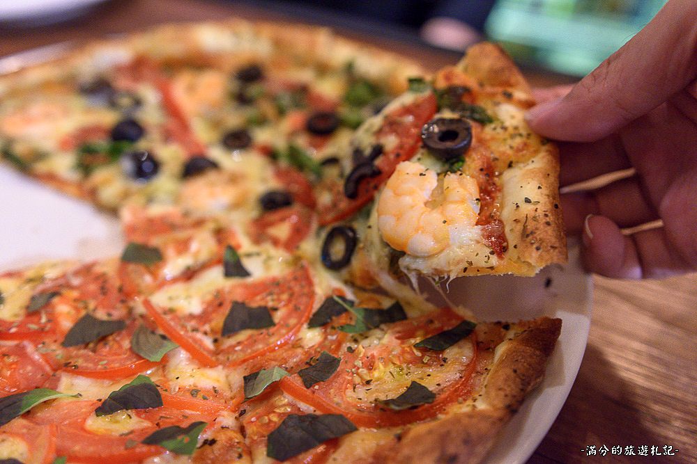 新竹東區美食》DOCK道可小酒館 美味雙拼PIZZA＆精釀啤酒 竹科絕佳享受的飲酒空間 - 滿分的旅遊札記