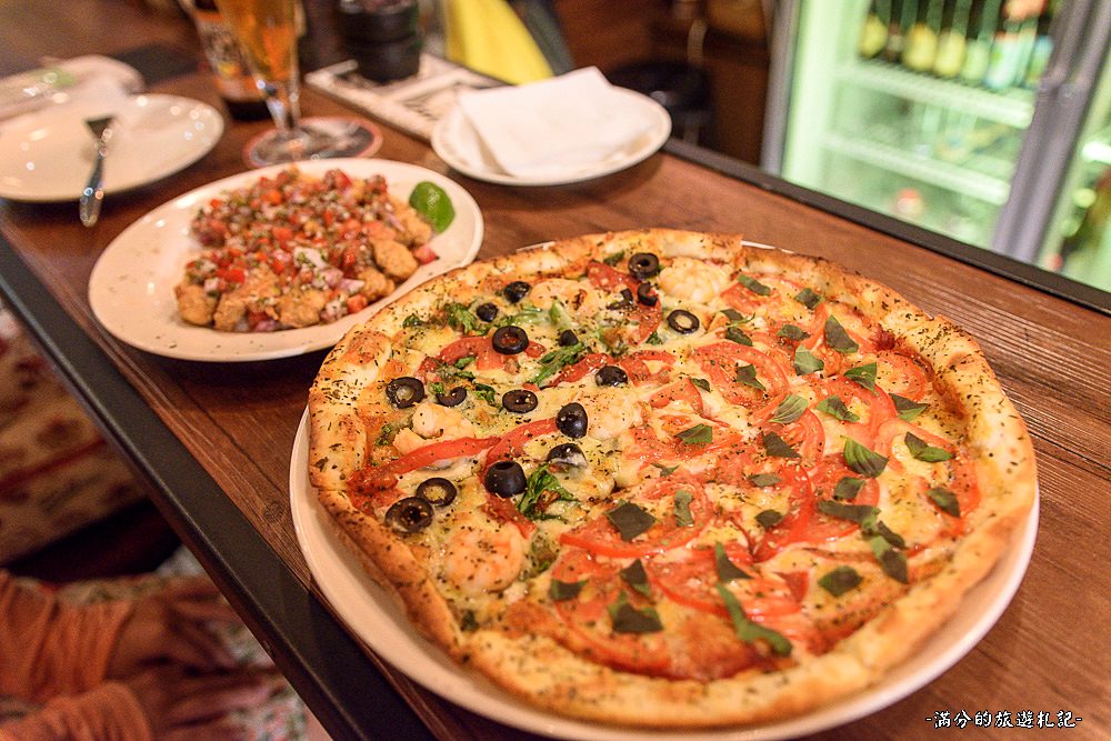 新竹東區美食》DOCK道可小酒館 美味雙拼PIZZA＆精釀啤酒 竹科絕佳享受的飲酒空間 - 滿分的旅遊札記