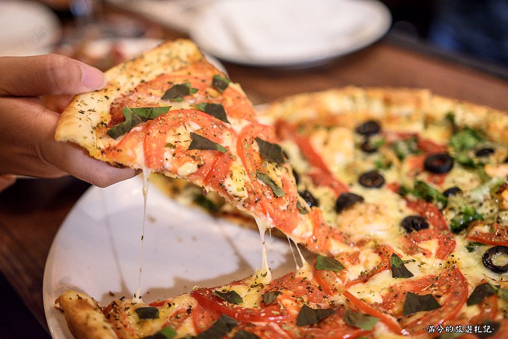 新竹東區美食》DOCK道可小酒館 美味雙拼PIZZA＆精釀啤酒 竹科絕佳享受的飲酒空間 - 滿分的旅遊札記