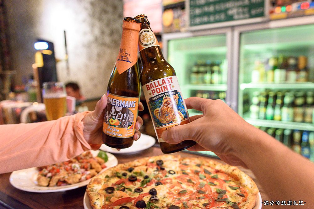 新竹東區美食》DOCK道可小酒館 美味雙拼PIZZA＆精釀啤酒 竹科絕佳享受的飲酒空間 - 滿分的旅遊札記