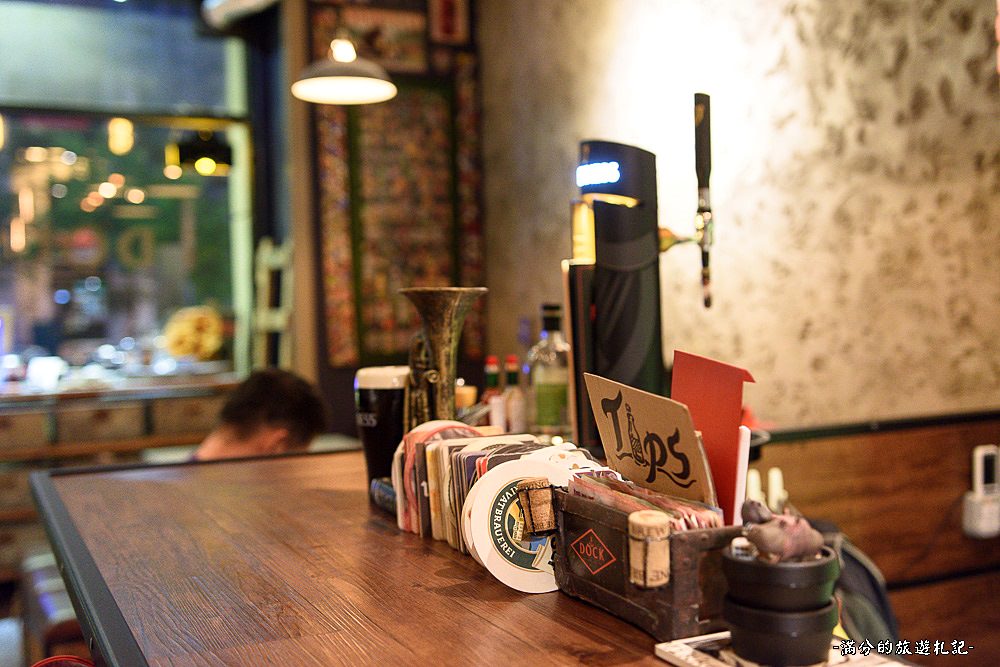 新竹東區美食》DOCK道可小酒館 美味雙拼PIZZA＆精釀啤酒 竹科絕佳享受的飲酒空間 - 滿分的旅遊札記