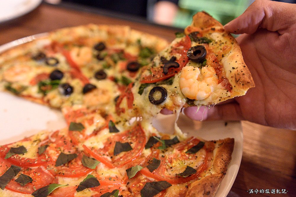 新竹東區美食》DOCK道可小酒館 美味雙拼PIZZA＆精釀啤酒 竹科絕佳享受的飲酒空間 - 滿分的旅遊札記