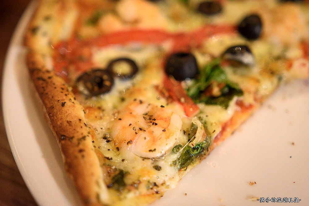 新竹東區美食》DOCK道可小酒館 美味雙拼PIZZA＆精釀啤酒 竹科絕佳享受的飲酒空間 - 滿分的旅遊札記