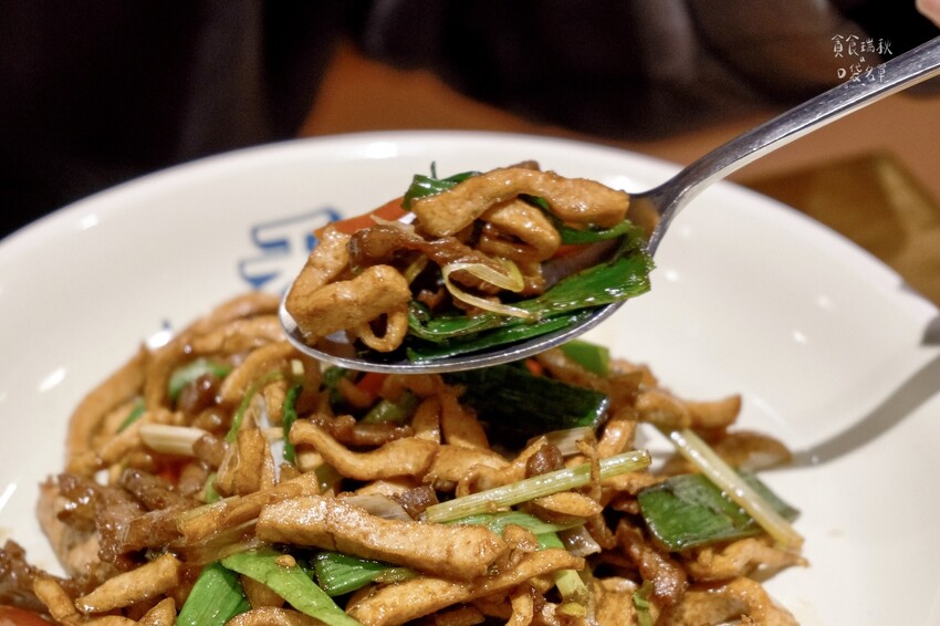 台中西屯｜勁辣涮嘴的川菜料理！經典重現《黑白大廚》麻辣奶油金