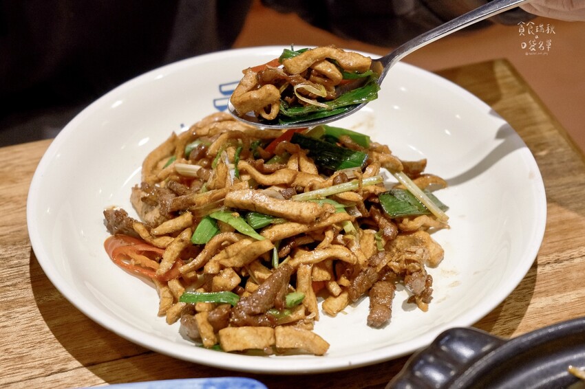 台中西屯｜勁辣涮嘴的川菜料理！經典重現《黑白大廚》麻辣奶油金