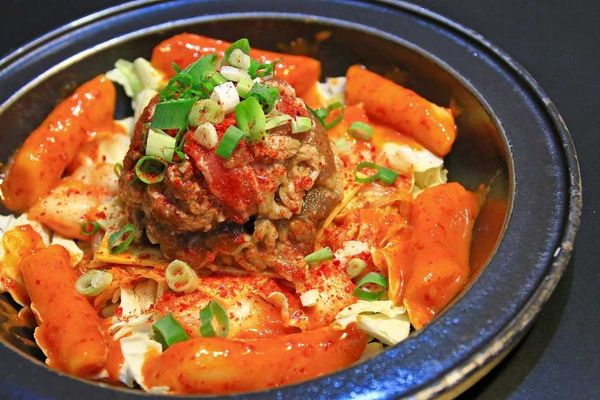 【新莊餐廳】劉震川日韓大食館-超大份量的韓日火鍋一次通吃