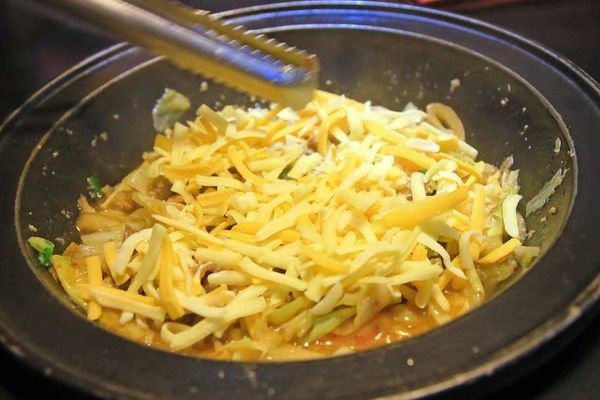 【新莊餐廳】劉震川日韓大食館-超大份量的韓日火鍋一次通吃