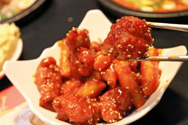 【新莊餐廳】劉震川日韓大食館-超大份量的韓日火鍋一次通吃