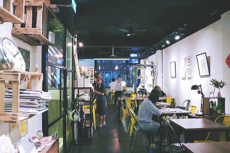 找地方坐/ Kate's FZ 找地方坐/ Kate's FZ