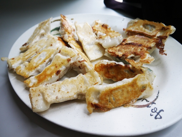 南京水餃鍋貼專賣店：[台中西區]南京水餃鍋貼專賣，鍋貼真的很不賴~可以去認識看看。