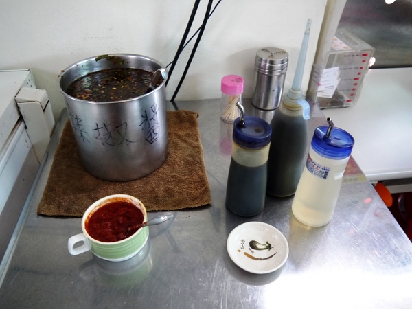 南京水餃鍋貼專賣店：[台中西區]南京水餃鍋貼專賣，鍋貼真的很不賴~可以去認識看看。