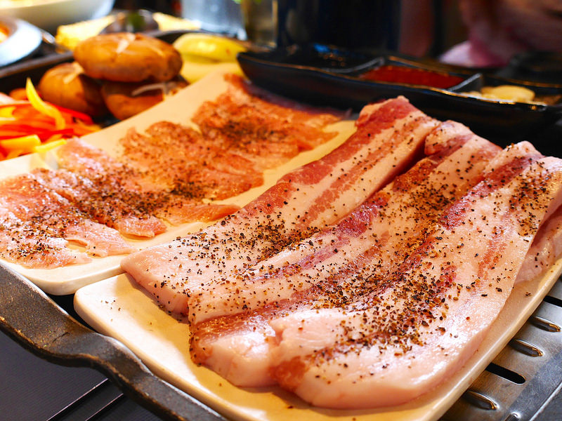 【台北車站美食】《K棒韓式料理》韓國時尚潮流餐飲～聚餐部隊鍋x烤豬五花x起司料理x哈密瓜冰x啤酒冰沙x點滴飲料x彩虹刨冰|這麼殺底片的餐點哪裡有?!（四人套餐可省一千!!!）