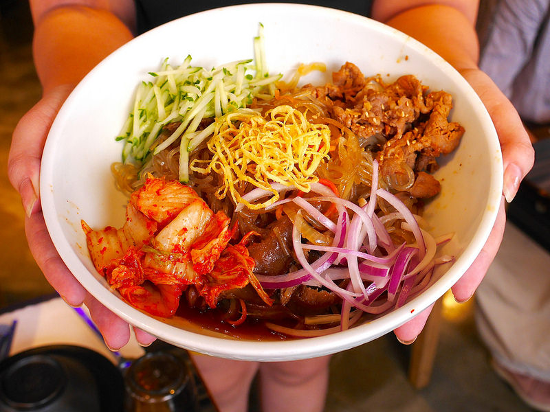 【台北車站美食】《K棒韓式料理》韓國時尚潮流餐飲～聚餐部隊鍋x烤豬五花x起司料理x哈密瓜冰x啤酒冰沙x點滴飲料x彩虹刨冰|這麼殺底片的餐點哪裡有?!（四人套餐可省一千!!!）