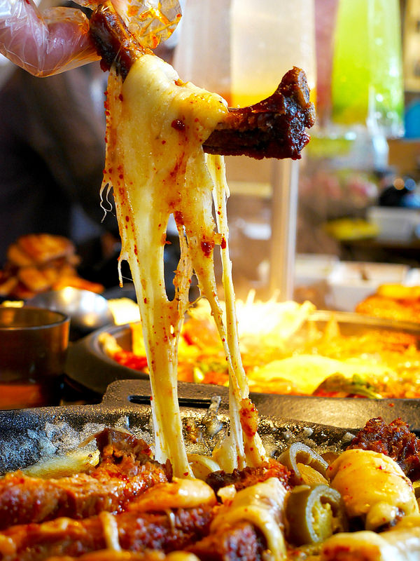 【台北車站美食】《K棒韓式料理》韓國時尚潮流餐飲～聚餐部隊鍋x烤豬五花x起司料理x哈密瓜冰x啤酒冰沙x點滴飲料x彩虹刨冰|這麼殺底片的餐點哪裡有?!（四人套餐可省一千!!!）