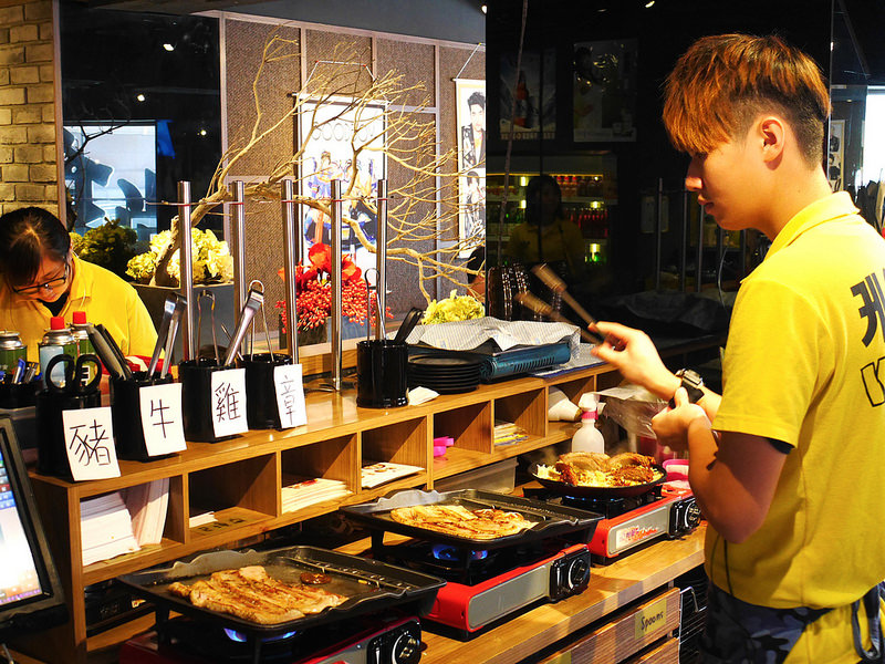 【台北車站美食】《K棒韓式料理》韓國時尚潮流餐飲～聚餐部隊鍋x烤豬五花x起司料理x哈密瓜冰x啤酒冰沙x點滴飲料x彩虹刨冰|這麼殺底片的餐點哪裡有?!（四人套餐可省一千!!!）