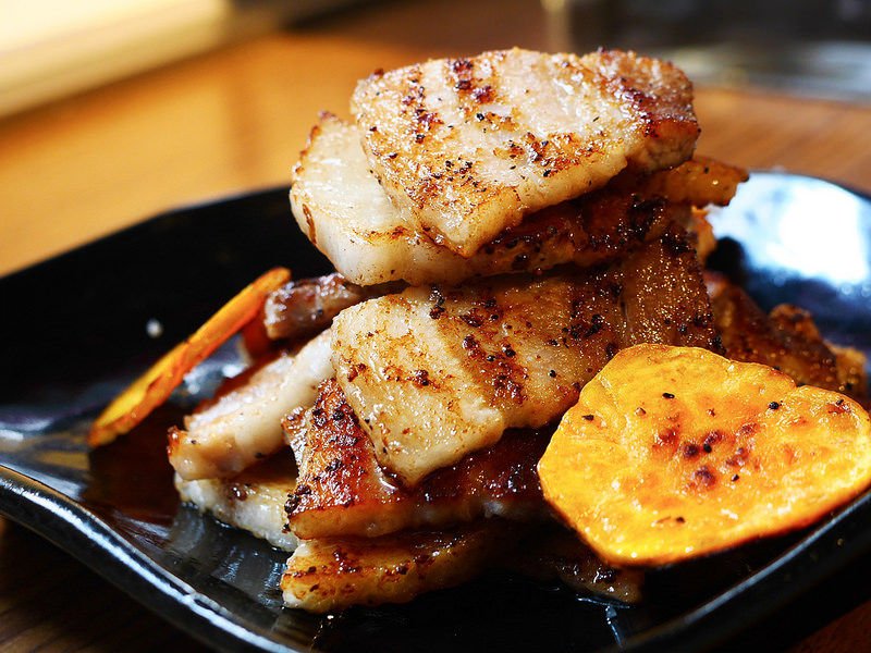 【台北車站美食】《K棒韓式料理》韓國時尚潮流餐飲～聚餐部隊鍋x烤豬五花x起司料理x哈密瓜冰x啤酒冰沙x點滴飲料x彩虹刨冰|這麼殺底片的餐點哪裡有?!（四人套餐可省一千!!!）