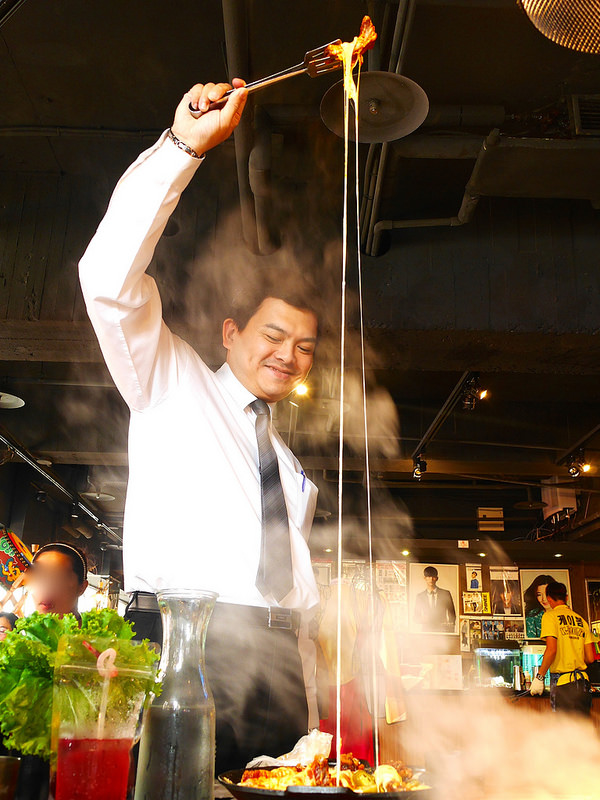 【台北車站美食】《K棒韓式料理》韓國時尚潮流餐飲～聚餐部隊鍋x烤豬五花x起司料理x哈密瓜冰x啤酒冰沙x點滴飲料x彩虹刨冰|這麼殺底片的餐點哪裡有?!（四人套餐可省一千!!!）