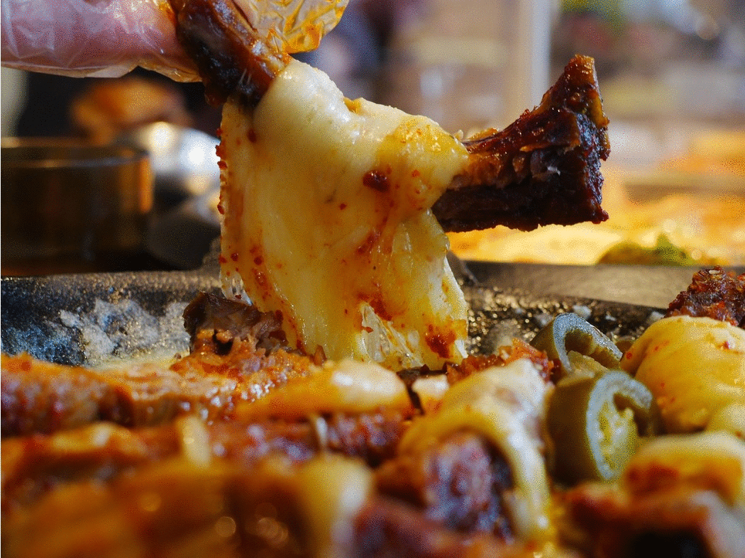 【台北車站美食】《K棒韓式料理》韓國時尚潮流餐飲～聚餐部隊鍋x烤豬五花x起司料理x哈密瓜冰x啤酒冰沙x點滴飲料x彩虹刨冰|這麼殺底片的餐點哪裡有?!（四人套餐可省一千!!!）