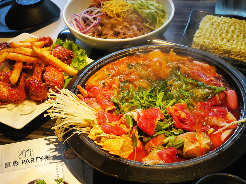 【台北車站美食】《K棒韓式料理》韓國時尚潮流餐飲～聚餐部隊鍋x烤豬五花x起司料理x哈密瓜冰x啤酒冰沙x點滴飲料x彩虹刨冰|這麼殺底片的餐點哪裡有?!（四人套餐可省一千!!!）