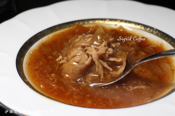 Sigrid Coffee：中山咖啡『Sigrid Coffee珈琲』高顏值店長/冰滴咖啡/約會餐廳/ 捷運松江南京站