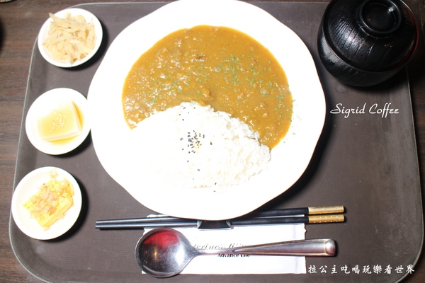 Sigrid Coffee：中山咖啡『Sigrid Coffee珈琲』高顏值店長/冰滴咖啡/約會餐廳/ 捷運松江南京站