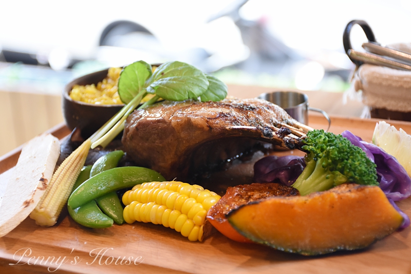 新竹美食推薦：公道五路的繽紛飲食 - 腰果花砧板原食料理超好吃羊排和蔬菜  (二訪紀錄) 健康飲食/低溫烹調
