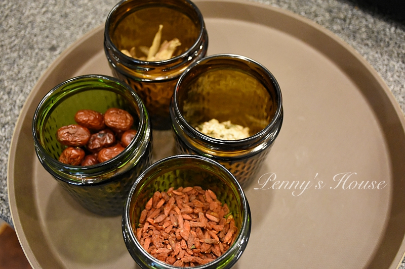 新竹美食推薦：公道五路的繽紛飲食 - 腰果花砧板原食料理超好吃羊排和蔬菜  (二訪紀錄) 健康飲食/低溫烹調