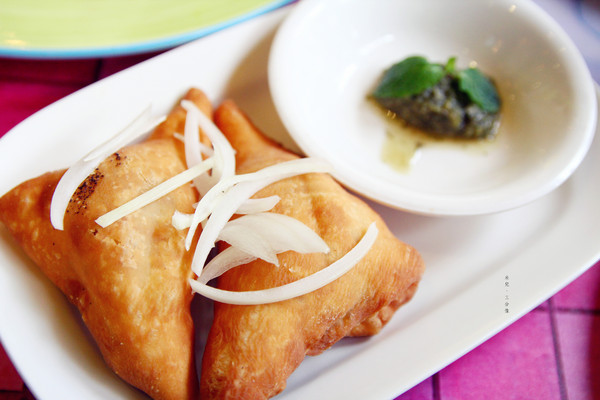 Mamak檔 星馬料理：【台北市大安區。異國料理】Mamak檔 星馬料理  讓你在情人節一秒飛星馬 情人節雙人套餐999 忠孝敦化捷運站 期限106/2/11-106/2/19