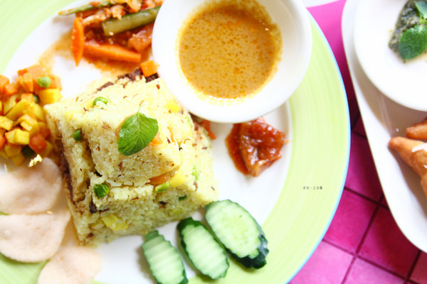 Mamak檔 星馬料理：【台北市大安區。異國料理】Mamak檔 星馬料理  讓你在情人節一秒飛星馬 情人節雙人套餐999 忠孝敦化捷運站 期限106/2/11-106/2/19