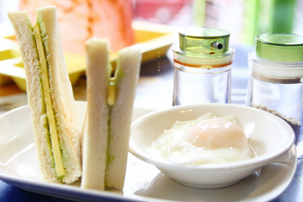 Mamak檔 星馬料理：【台北市大安區。異國料理】Mamak檔 星馬料理  讓你在情人節一秒飛星馬 情人節雙人套餐999 忠孝敦化捷運站 期限106/2/11-106/2/19