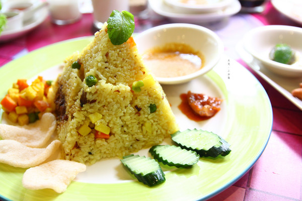 Mamak檔 星馬料理：【台北市大安區。異國料理】Mamak檔 星馬料理  讓你在情人節一秒飛星馬 情人節雙人套餐999 忠孝敦化捷運站 期限106/2/11-106/2/19