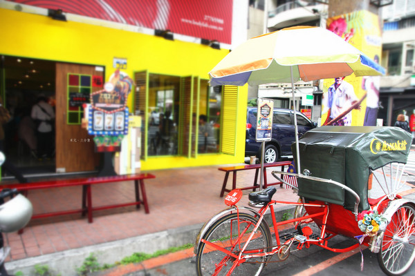 Mamak檔 星馬料理：【台北市大安區。異國料理】Mamak檔 星馬料理  讓你在情人節一秒飛星馬 情人節雙人套餐999 忠孝敦化捷運站 期限106/2/11-106/2/19