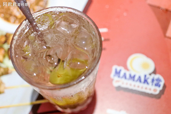 Mamak檔 星馬料理：秋蟹來了！Mamak檔星馬料理。香辣咖哩海鮮叻沙新滋味讓人食指大動~餐後來點巧克力香蕉煎餅好幸福