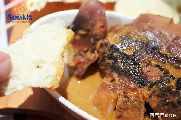 Mamak檔 星馬料理：秋蟹來了！Mamak檔星馬料理。香辣咖哩海鮮叻沙新滋味讓人食指大動~餐後來點巧克力香蕉煎餅好幸福