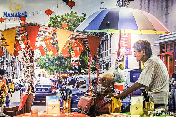 Mamak檔 星馬料理：秋蟹來了！Mamak檔星馬料理。香辣咖哩海鮮叻沙新滋味讓人食指大動~餐後來點巧克力香蕉煎餅好幸福