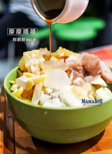 Mamak檔 星馬料理：秋蟹來了！Mamak檔星馬料理。香辣咖哩海鮮叻沙新滋味讓人食指大動~餐後來點巧克力香蕉煎餅好幸福