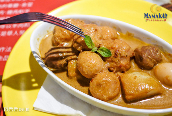 Mamak檔 星馬料理：秋蟹來了！Mamak檔星馬料理。香辣咖哩海鮮叻沙新滋味讓人食指大動~餐後來點巧克力香蕉煎餅好幸福