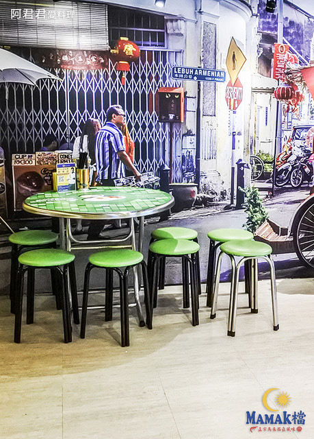 Mamak檔 星馬料理：秋蟹來了！Mamak檔星馬料理。香辣咖哩海鮮叻沙新滋味讓人食指大動~餐後來點巧克力香蕉煎餅好幸福