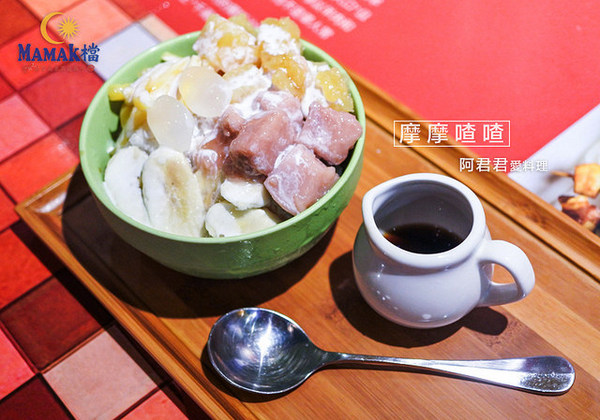 Mamak檔 星馬料理：秋蟹來了！Mamak檔星馬料理。香辣咖哩海鮮叻沙新滋味讓人食指大動~餐後來點巧克力香蕉煎餅好幸福